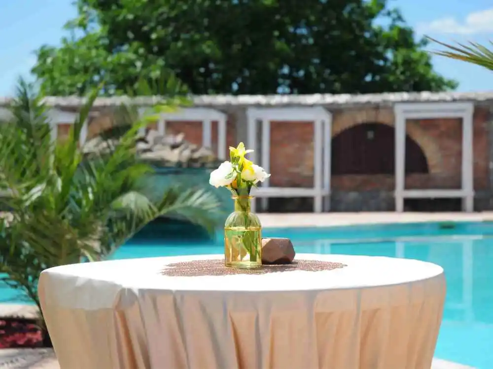 Curte Resort relaxare piscina